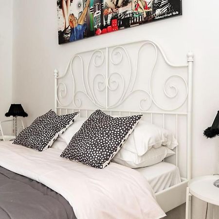 Downtown Apt With Garden In Plaka Apartment เอเธนส์ ภายนอก รูปภาพ