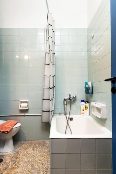 Downtown Apt With Garden In Plaka Apartment เอเธนส์ ภายนอก รูปภาพ