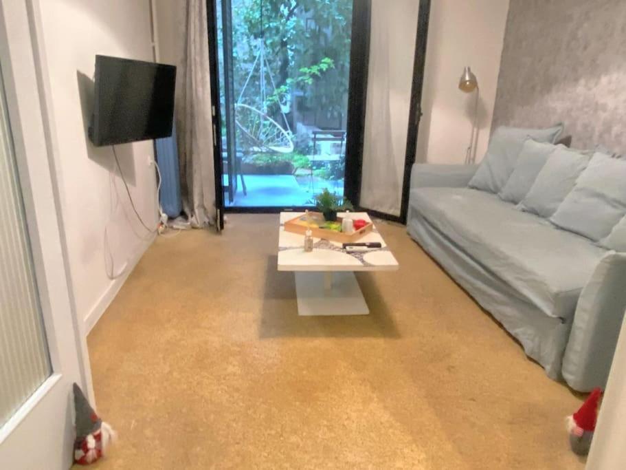 Downtown Apt With Garden In Plaka Apartment เอเธนส์ ภายนอก รูปภาพ