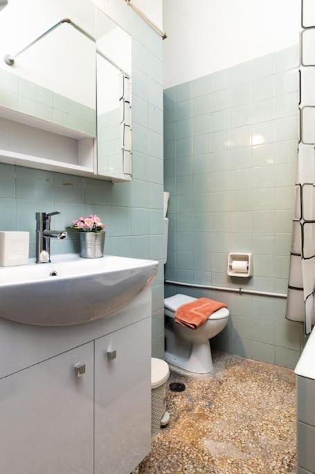 Downtown Apt With Garden In Plaka Apartment เอเธนส์ ภายนอก รูปภาพ