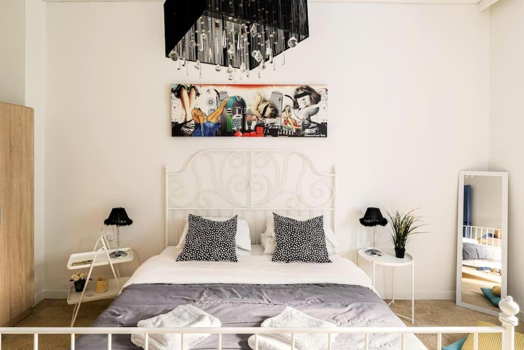 Downtown Apt With Garden In Plaka Apartment เอเธนส์ ภายนอก รูปภาพ